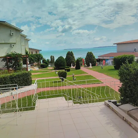 Sun Palace *